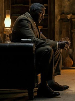 The Fall of the House of Usher S01 Carl Lumbly Suit